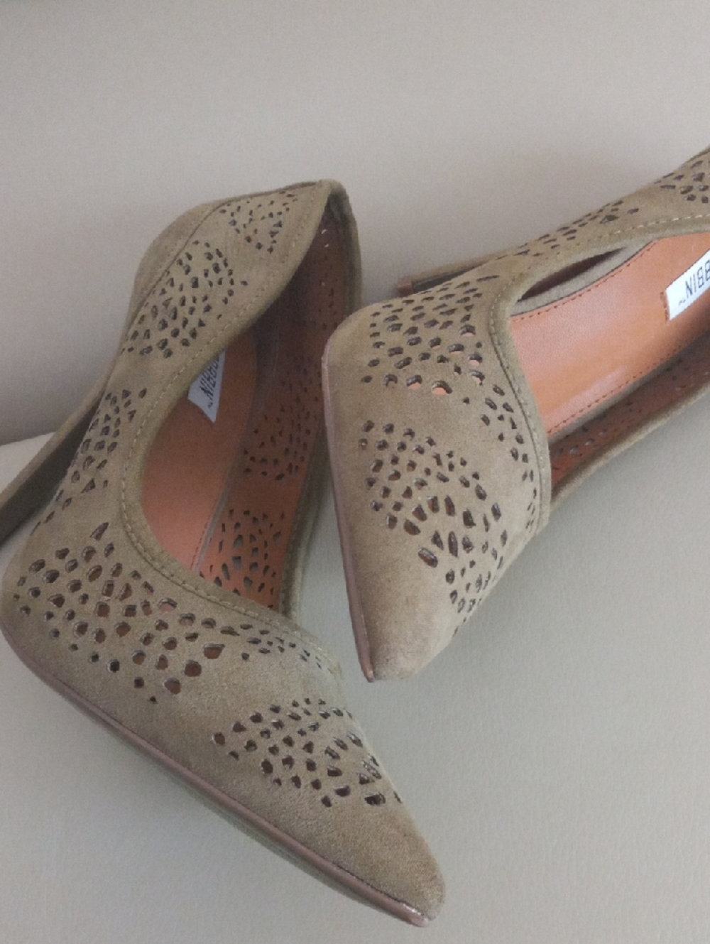 Cape Robbin Women's Olive Green Laser-Cut Pointed Toe Pumps Size 9M - Picture 7 of 17